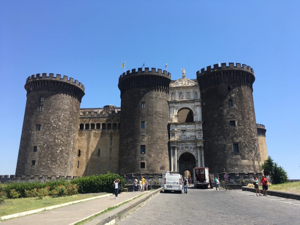 castel nuovo napels