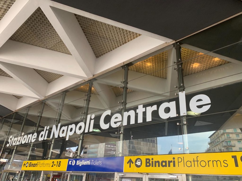 centraal station napels openbaar vervoer