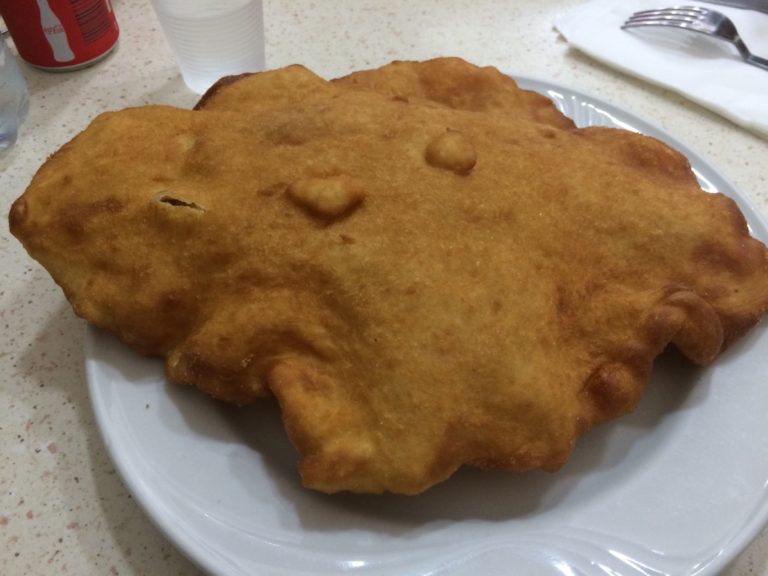 pizza fritta, napels, napoli