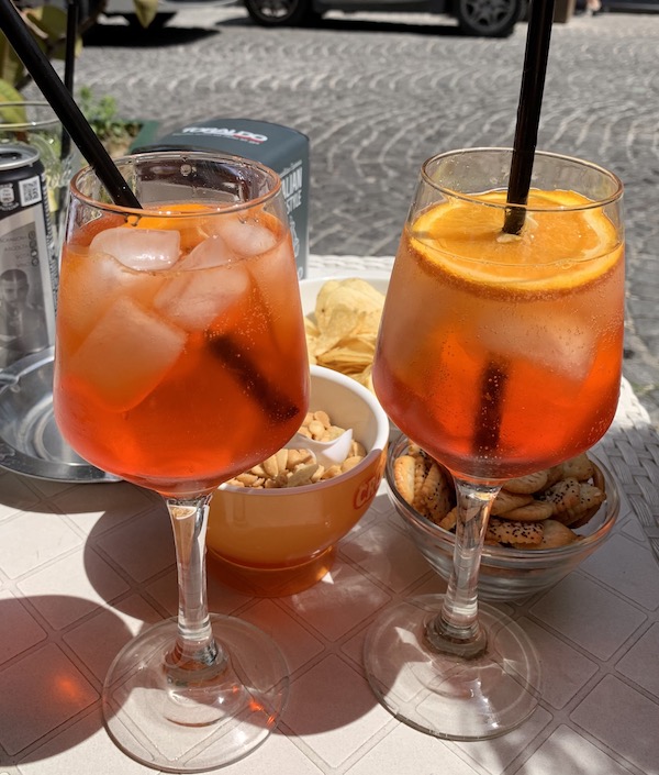 spritz napels uitgaan