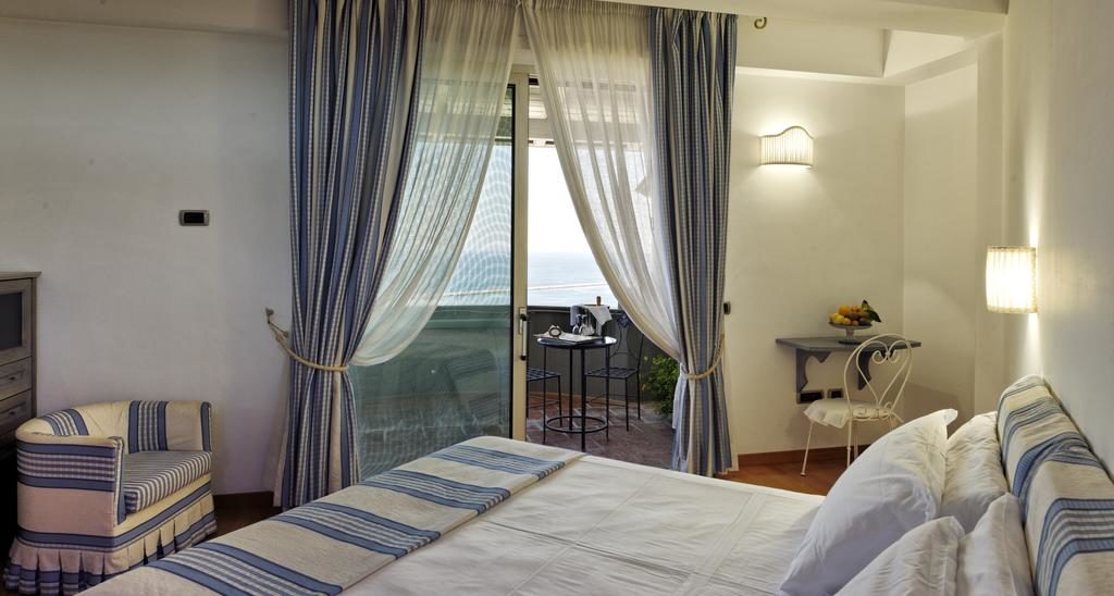 accommodatie salerno hotel slapen amalfikust amalfi