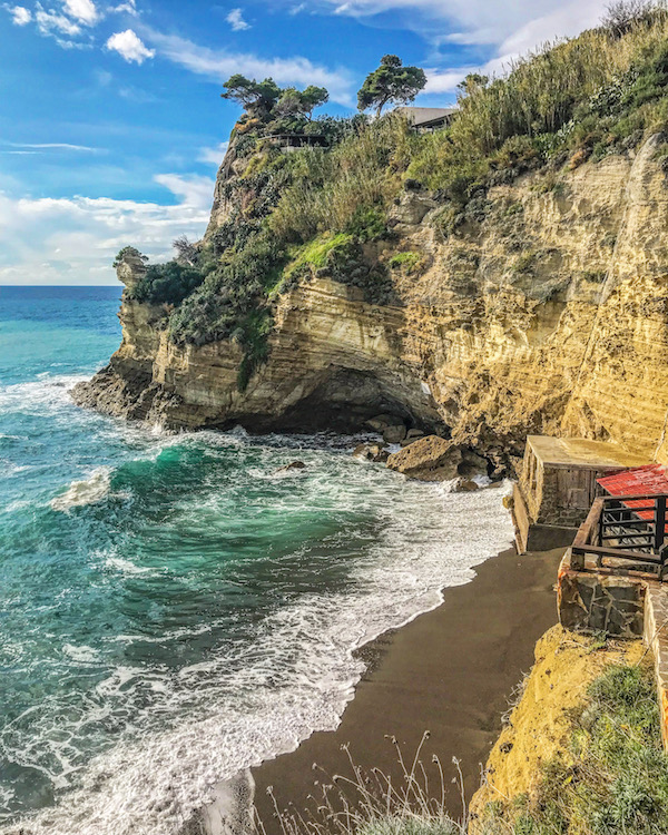 cava grado ischia sant'angelo eiland napels strand