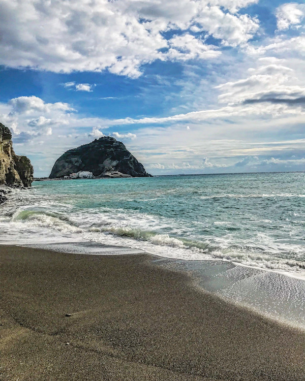 cava grado ischia sant'angelo eiland napels strand