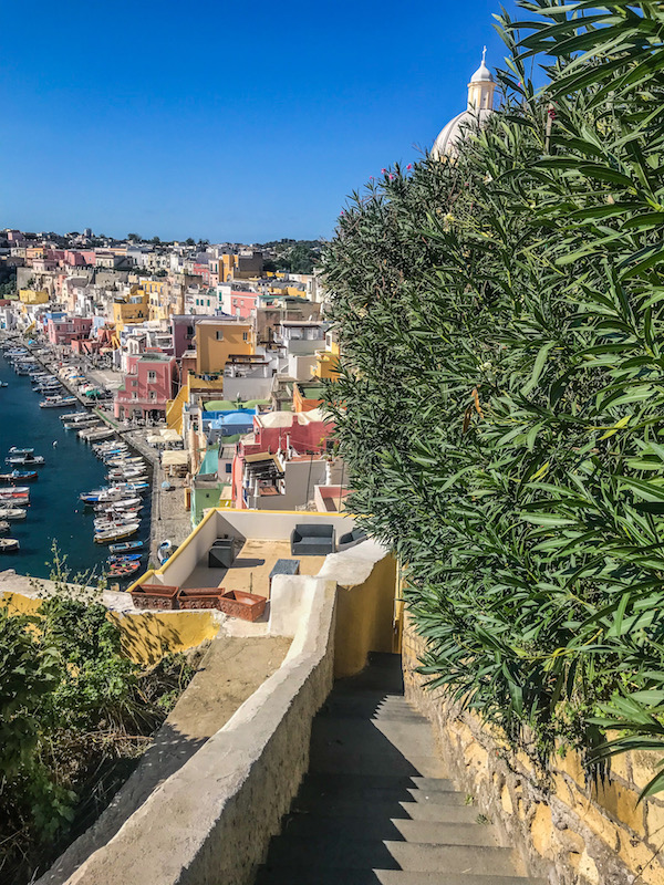 corricella procida huisjes eiland napels