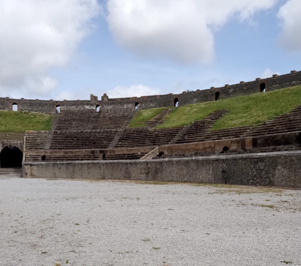 amfitheater pompeii napels 