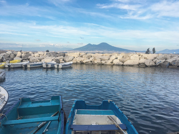 riva fiorita napels strand 