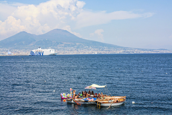 zwemmen napels strand vesuvius