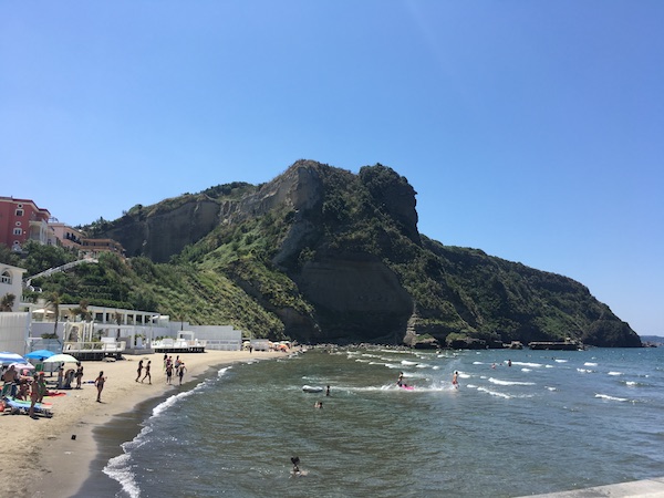 torregaveta napels campi flegrei zwemmen strand