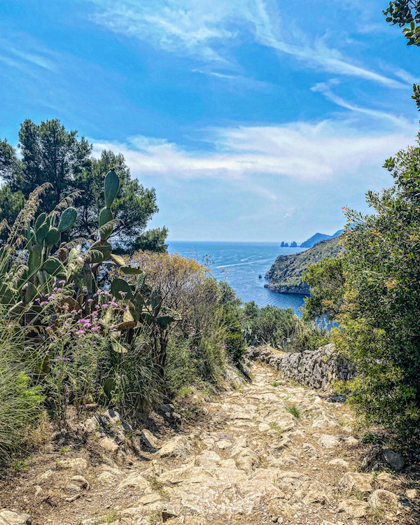 baia di ieranto sorrentijns schiereiland wandelingen