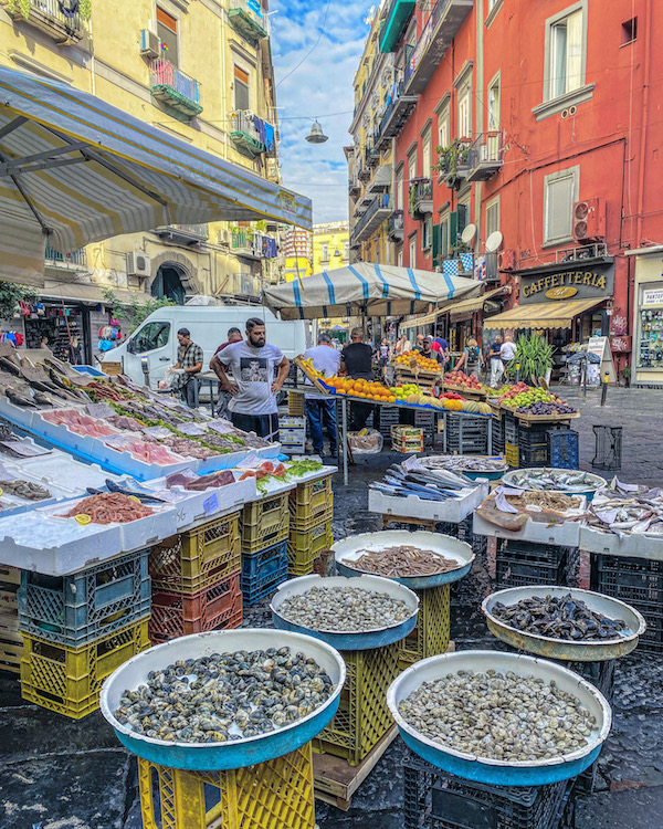 stadswandeling napels markt