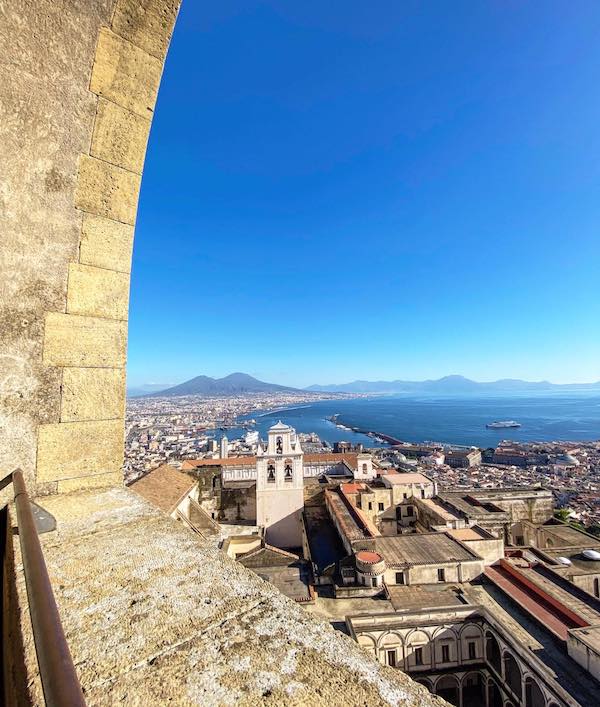 uitzicht napels kasteel napoli vesuvius