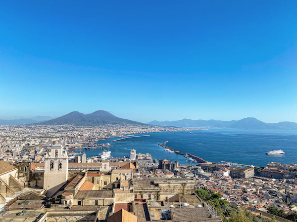 uitzicht napels kasteel napoli vesuvius