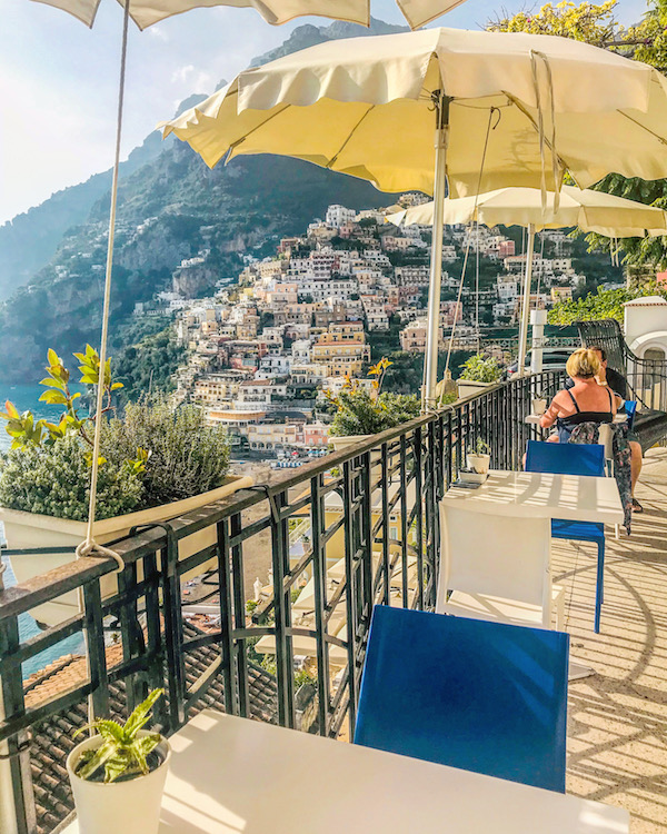 terras positano amalfikust uitzicht