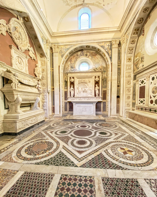 cappella piccolomini sant'anna dei lombardi napels kerk